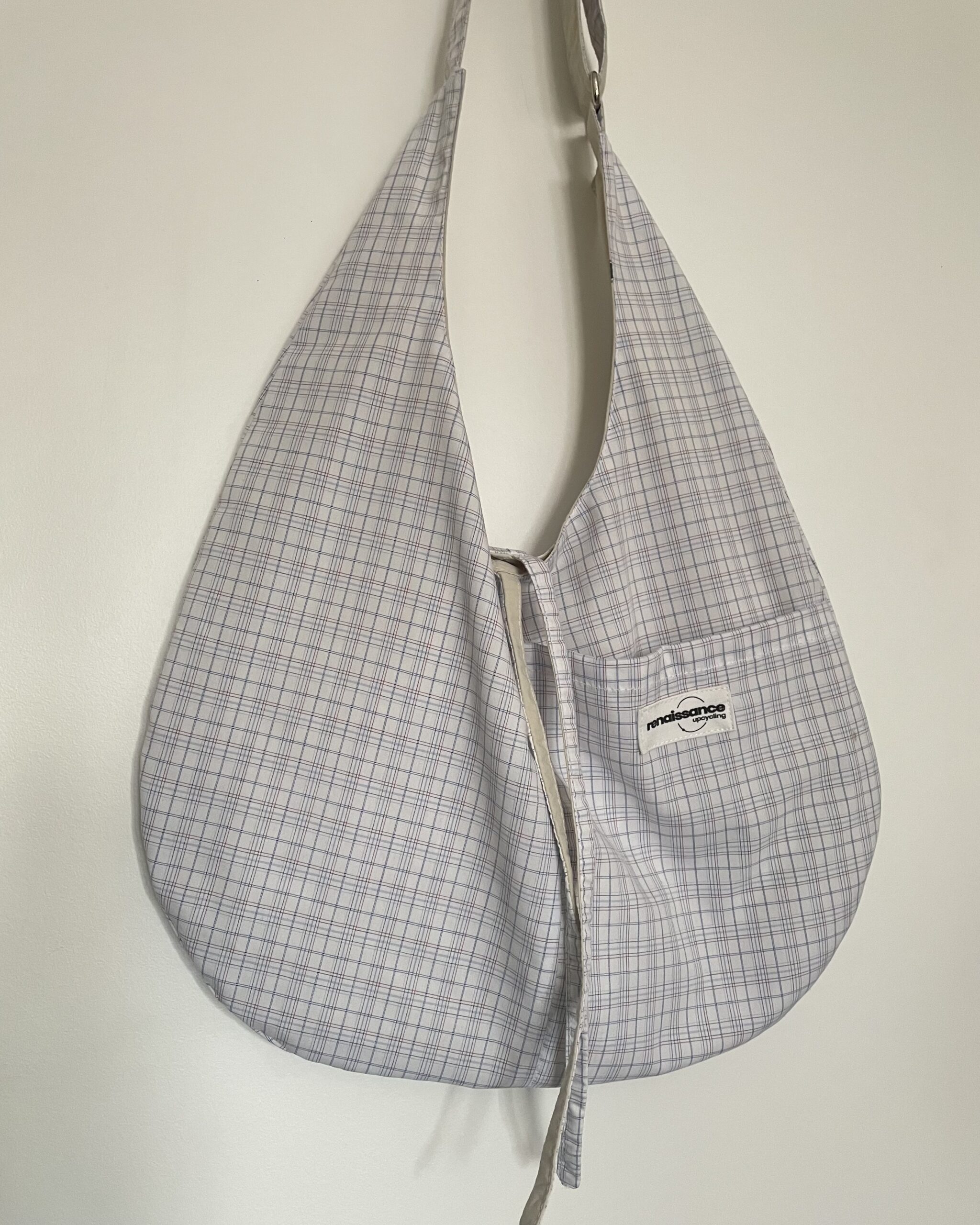 Hobo bag réversible beige et blanc à carreaux