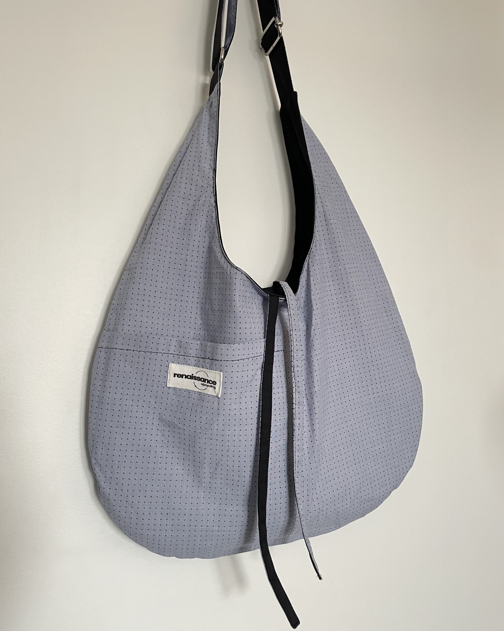 Hobo bag réversible noir et bleu ciel à pois